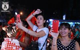 [ẢNH] Đường phố Hà Nội đỏ rực sau chiến thắng của Olympic Việt Nam tại ASIAD 2018